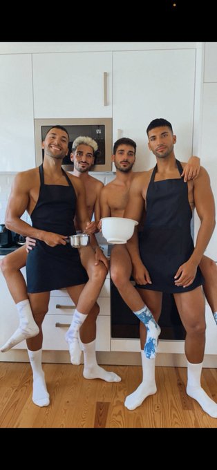 Here you can see us and @brancotwins together! We started in the kitchen and guess where we ended up&hellip;<a class="tags" target="_blank" title="On Twitter" href="/?out=eyJ0eXAiOiJKV1QiLCJhbGciOiJIUzUxMiJ9.eyJpYXQiOjE3MTg2NjgyNTEsImlzcyI6InR3cG9ybnN0YXJzLmNvbSIsIm5iZiI6MTcxODY2ODI1MSwiZXhwIjoxNzUwMjA0MjUxLCJyZWRpcmVjdF91cmwiOiJodHRwczovL3R3aXR0ZXIuY29tL2JyYW5jb3R3aW5zIn0.Q4uqCjjF0ipZp8sBcnv9NxnHQ4dBJhF0J2Kh4OiGAYST_KcJiIuPOnT6XXw_E_49O97G2azkfkYBNhnby539DQ">@brancotwins</a><a href="/tag/beach"class="tags"><span>#beach</span></a><a href="/tag/holidays"class="tags"><span>#holidays</span></a><a href="/tag/bestfriends"class="tags"><span>#bestfriends</span></a><a href="/tag/twins"class="tags"><span>#twins</span></a>