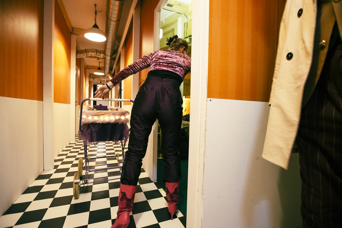 SchauspielhWien's tweet photo. WE’RE OPEN: S̵c̵h̵a̵u̵s̵p̵i̵e̵l̵h̵a̵u̵s̵ Hotel
Ab sofort MI - SO /// 16:00 - 23:00
Übernachten in der Porzellangasse 19:
FR>SA & SA>SO #bookaroom
https://t.co/v15JnppFQq
#staycurious #bookaroom #somethingdifferent #schauspielhaus #schauspielhauswien https://t.co/iFzG9cl1UG