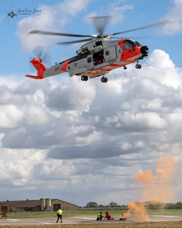 ilCostro's tweet photo. @Luftforsvaret #330SQN #SARQueen #SearchAndResque #helicopter #GalileoSARmeet2021 #SARMEET2021 @Helispot_EU @SARGalileo @verticalmag @HeliOpsMagazine https://t.co/27vN1HlQiU