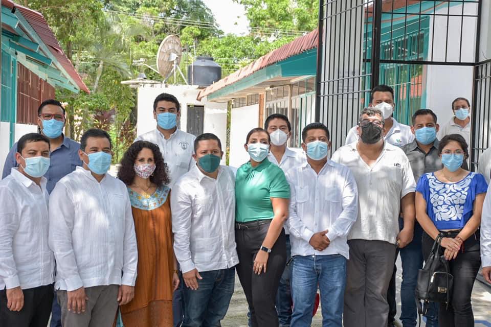 Fue un gusto acompañar a mi esposo, al Rector de la UABJO, la Senadora, Mtra. Susana Harp Iturribarría , el Director del Centro de Educación Continua, Abierta y a Distancia UABJO-UNAM,  por la Inauguración y firma de convenio del CECAD-UABJO Sede Santa María Huatulco.