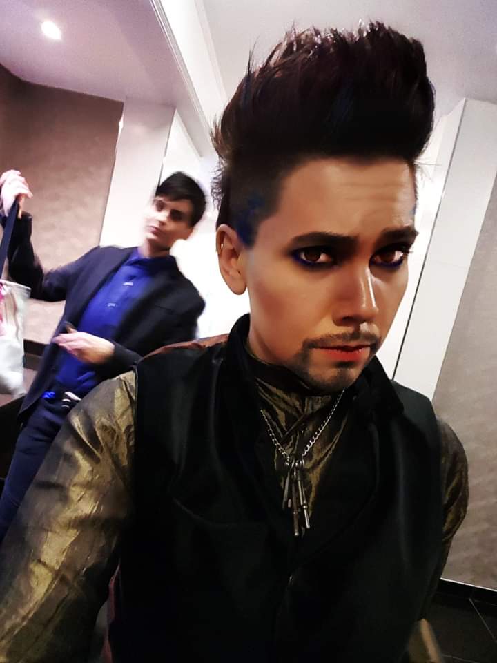 BanePleiades's tweet photo. Blurry but fab 😂 tbt to #pancon2  miss it.  😕 

#shadowfam #malec #magnusbane #shadowhunters https://t.co/LQCehwQLsP