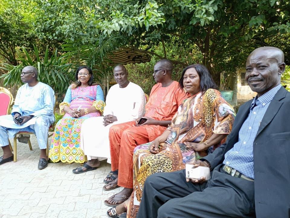 UNDR_Tchad's tweet photo. Les députés UNDR de la legislature sortante et les nouveaux conseillers au CNT ont été reçus cet après midi par le président @saleh_kebzabo. 
Le premier vice-président, Célestin Topona, a remercié les élus sortants pour leurs loyaux services et félicité les nouveaux conseillers. https://t.co/IfZS6ImePj