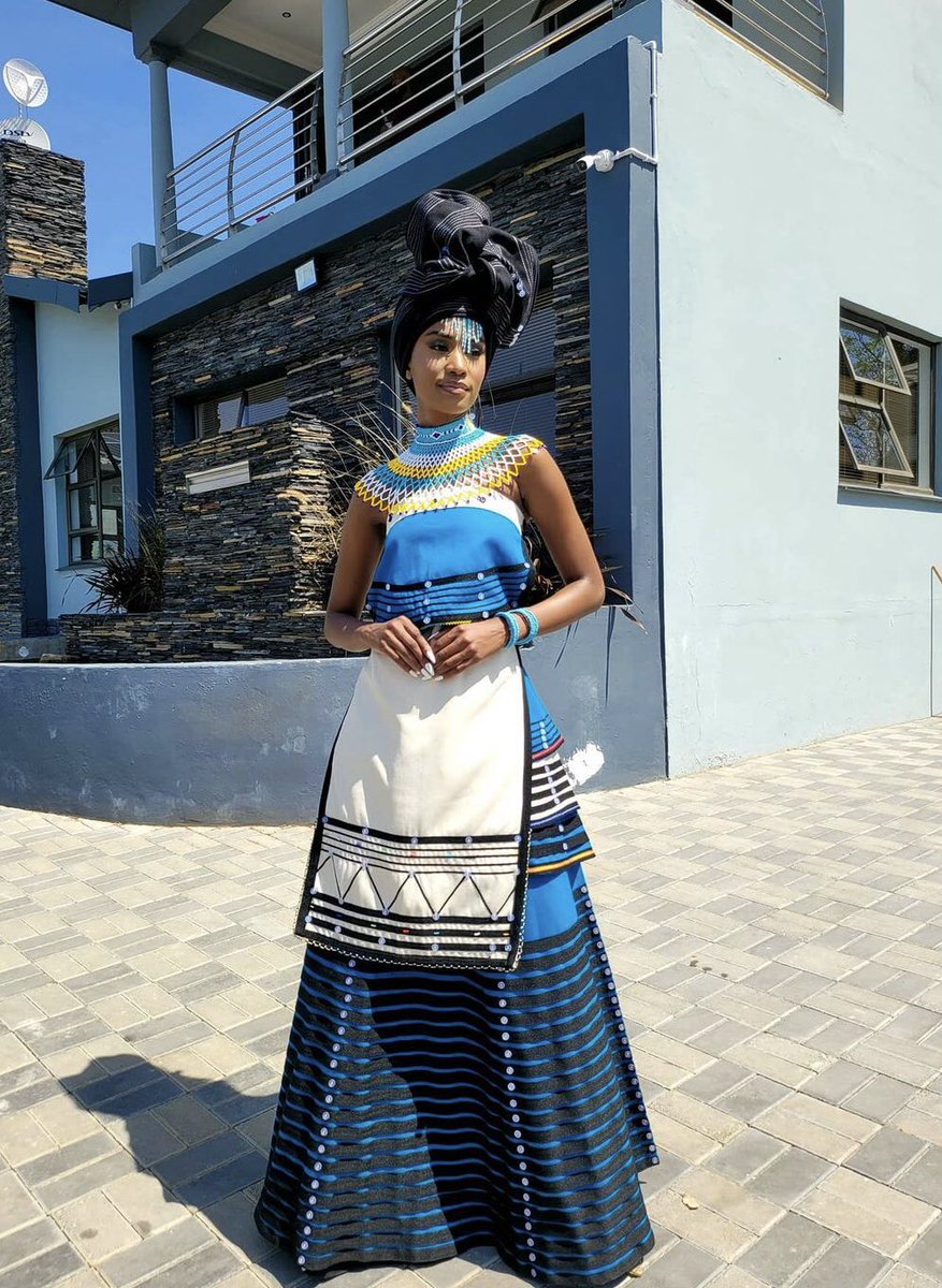 CashGraphicsSA's tweet photo. Here's a Photo Manipulation of @zozitunzi
Let's Retweet until she sees it 📸 😊

Before.                         After https://t.co/Pv1NAYkfgP