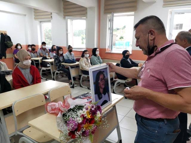 CetinkayaHanim's tweet photo. O sırada hayalleri vardı. Belki arkadaşıyla şakalaşıyordu. Düşünün lise yıllarınızı nasıl eğlendiğinizi... İşte büşranın için hepsi yarım kaldı.O gitti neden birinin eğlencesi yüzünden.O şimdi serbest hadi garantisini verin 2gün sonra aynısını yapmayacağına #BüşraKonyarİçinAdalet https://t.co/njnwRDR6ZY