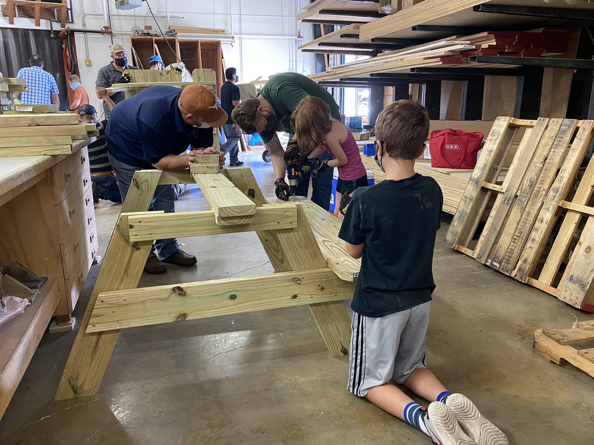 Amazing turnout for our build a table event. 60 new tables to support outdoor learning and lunches for our students. Thank you to all of the volunteers! @AustinISD @AustinISDsupt #WeAreAISD #AISDGameChangers