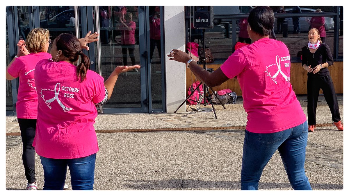 Boocancom's tweet photo. On a “zumbé” à @Montgeron91 pour #OctobreRose 
Prenez soin de vos #seins, Faites-vous dépister ❤️ @SylvieCarillon @anaisperrinprevelle @durovray https://t.co/wo4eG0Tvsn