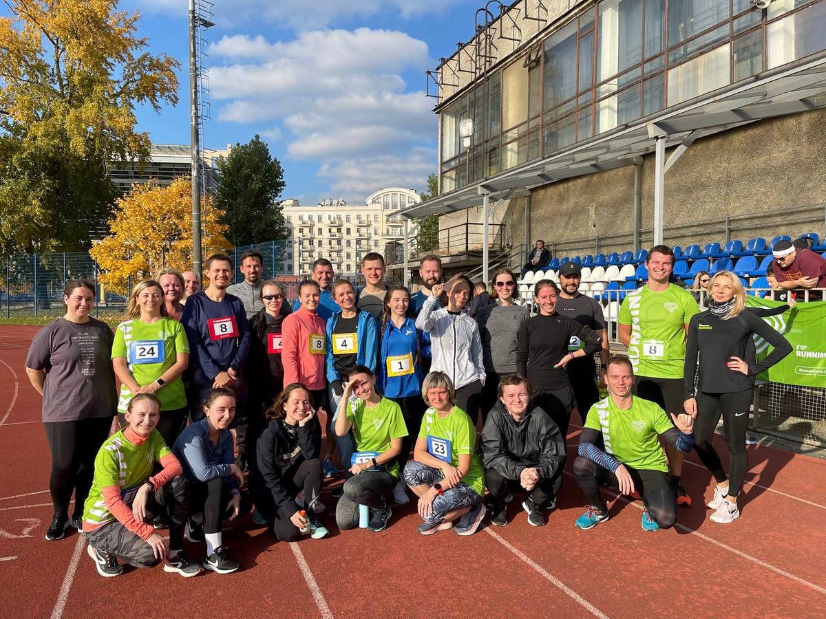Тем временем пробежала свой первый старт, и мое лицо как бы говорит "в любой непонятной ситуации садись спать".