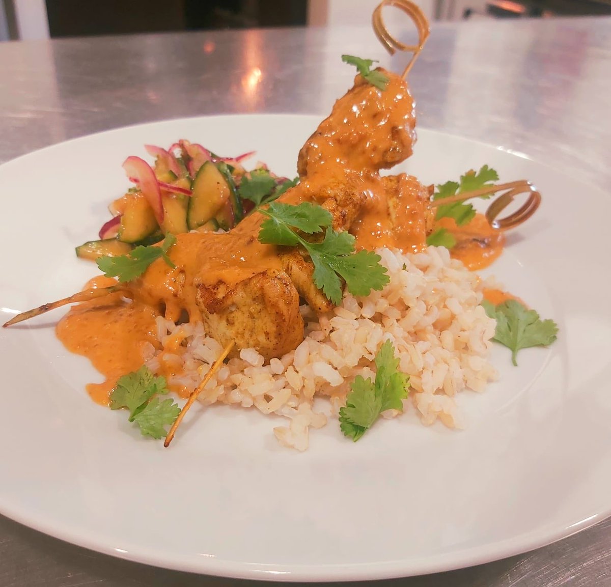 ultimateretreat's tweet photo. Thai Chicken satay, with rice, cucumber &amp; red onion pickle. Another fab dish ⁦@ultimateretreat⁩ #eathealthy #greateat #favedish https://t.co/qSmCFI1cmR