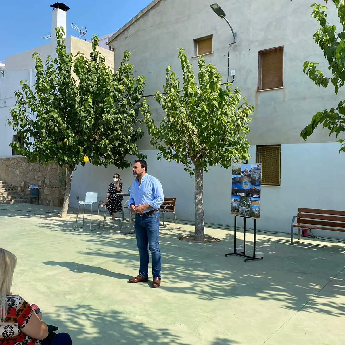 Ayto_Cehegin's tweet photo. El alcalde de Cehegín, Jerónimo Moya ha seguido en el día de hoy la serie de encuentros vecinales. 
➡El Barro de San Antonio , acogió esta tercera  cita en la que se expusieron los diferentes proyectos en los que trabaja el Ayuntamiento https://t.co/0SL40a9o3O