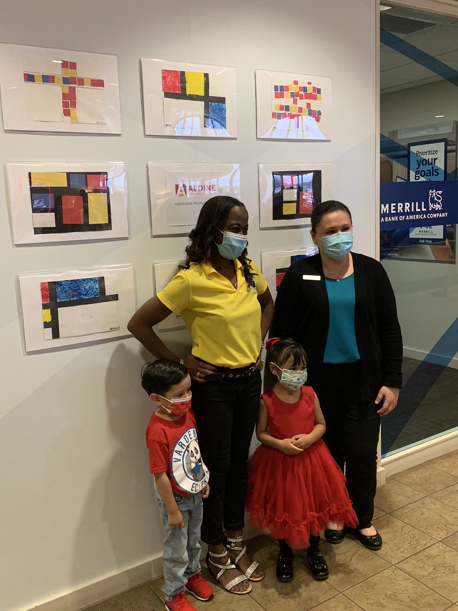 MrsHannahBarnes's tweet photo. What a memorable moment !! 2of my students were selected to have their art work displayed @BankofAmerica myself,students and parents gathered together to capture this special moment.The branch manager joined us for a picture. Teacher +Parents =Community.@EcVardeman @MsPaceAP https://t.co/zYO98jePSL