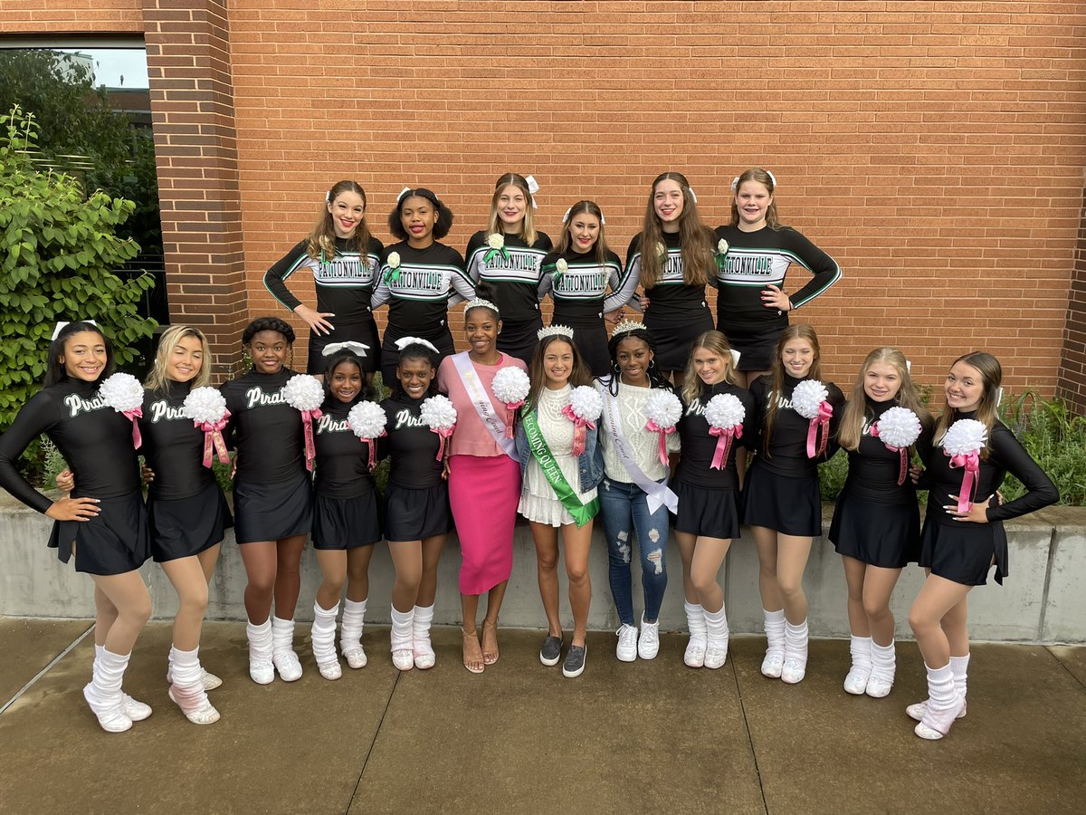 We had a fantastic morning walking in the Pattonville Homecoming Parade, today! 💗💚