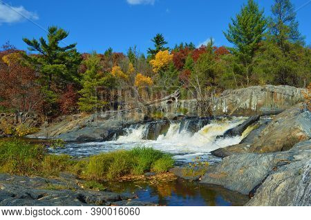 I love this time of year in Wisconsin
bigstockphoto.com/image-39001606…
#fall  #fallvibes #leaves #fallcolors #wisconsin #waterfalls #eau #NaturePhotography #nature #photography #stockphotography #imagesforsale #relaxing  #adventures