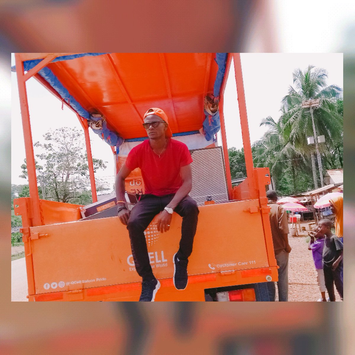 #JuiceyCares On The #Highway. 
With The Cheapest Network Nar Salone #QCELL 🧡📱🇸🇱👨🏾‍🎤