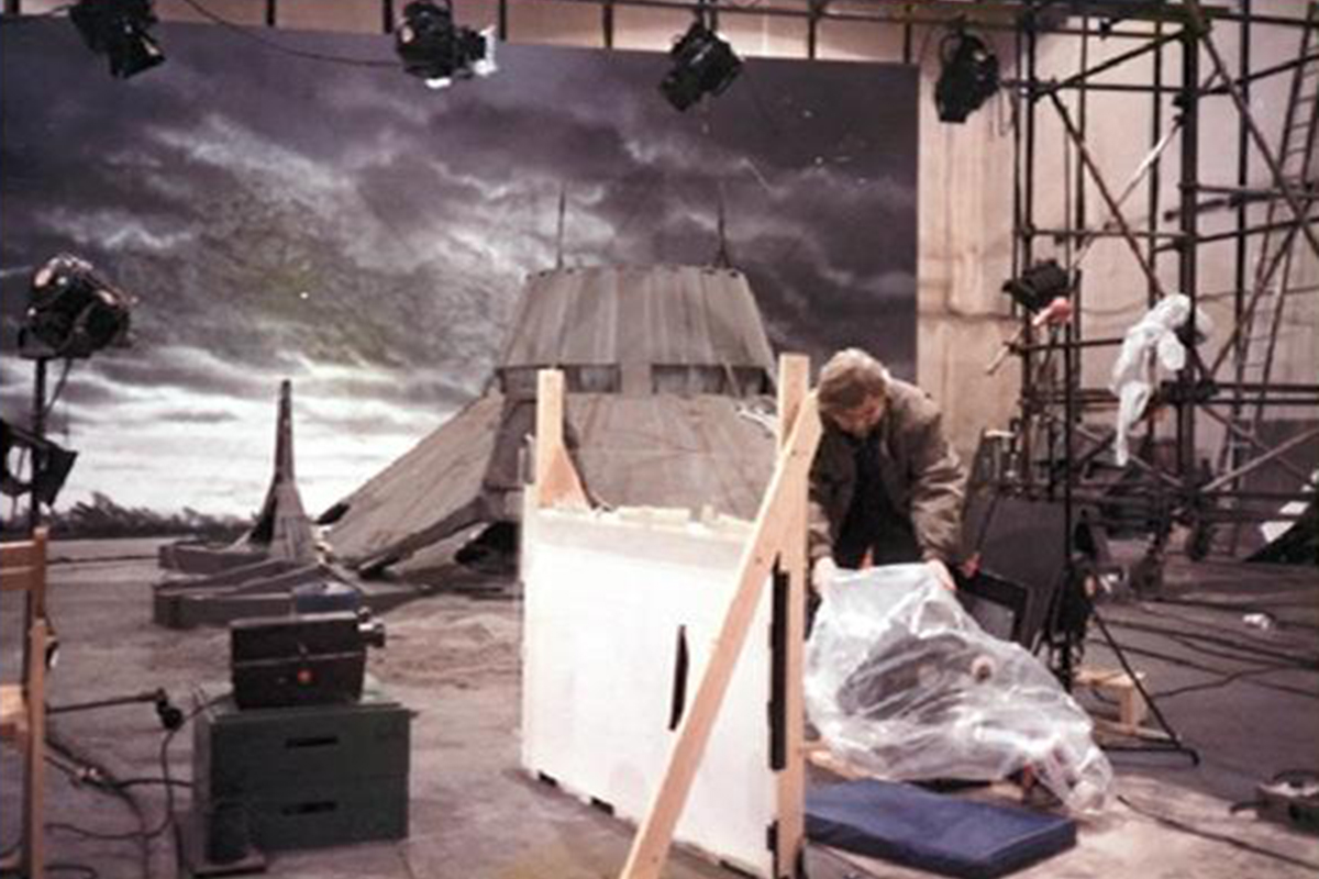 TheSpaceshipper's tweet photo. Aliens (1986): Acheron (LV-426)'s Atmosphere Processing Station cooling tower miniature. https://t.co/ptM9SlbFTB