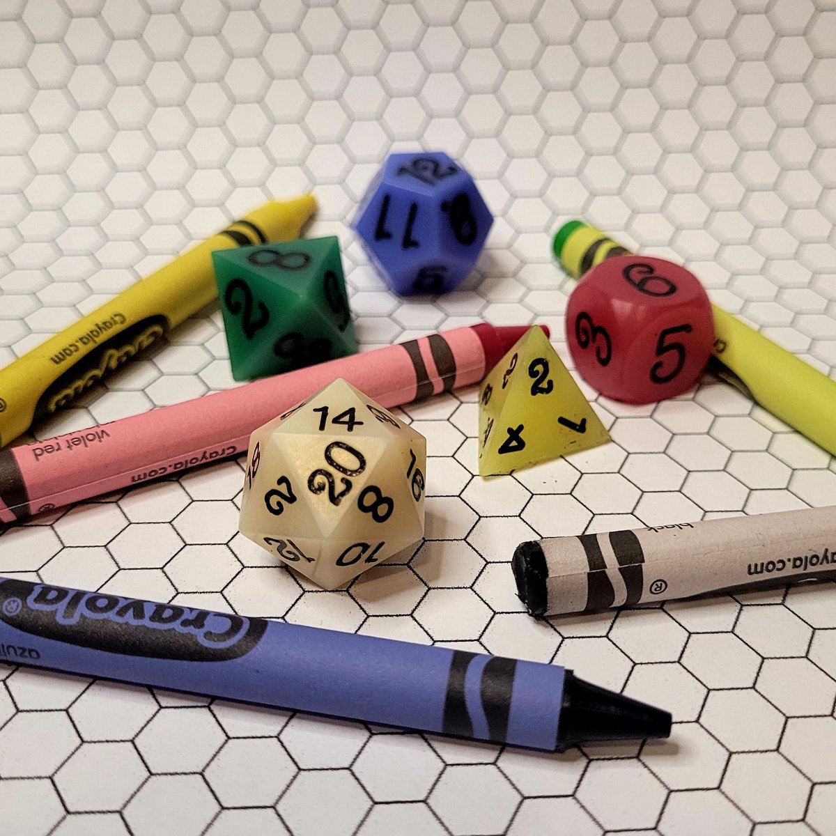 CritCastResin's tweet photo. #Crittober Day 2 - Retro! 🎲

Inspired by the original set of Dungeons and Dragons dice! Crafted by the wonderful @FortuneFeyvours!

#DnD #TTRPG #Pathfinder #LevelUpDice #CritCast #CritCastResin #Resin #ResinCasting #ResinCraft #ResinCrafting #ResinArt #ResinArtists #DiceMaker https://t.co/3JzbhnOFyC