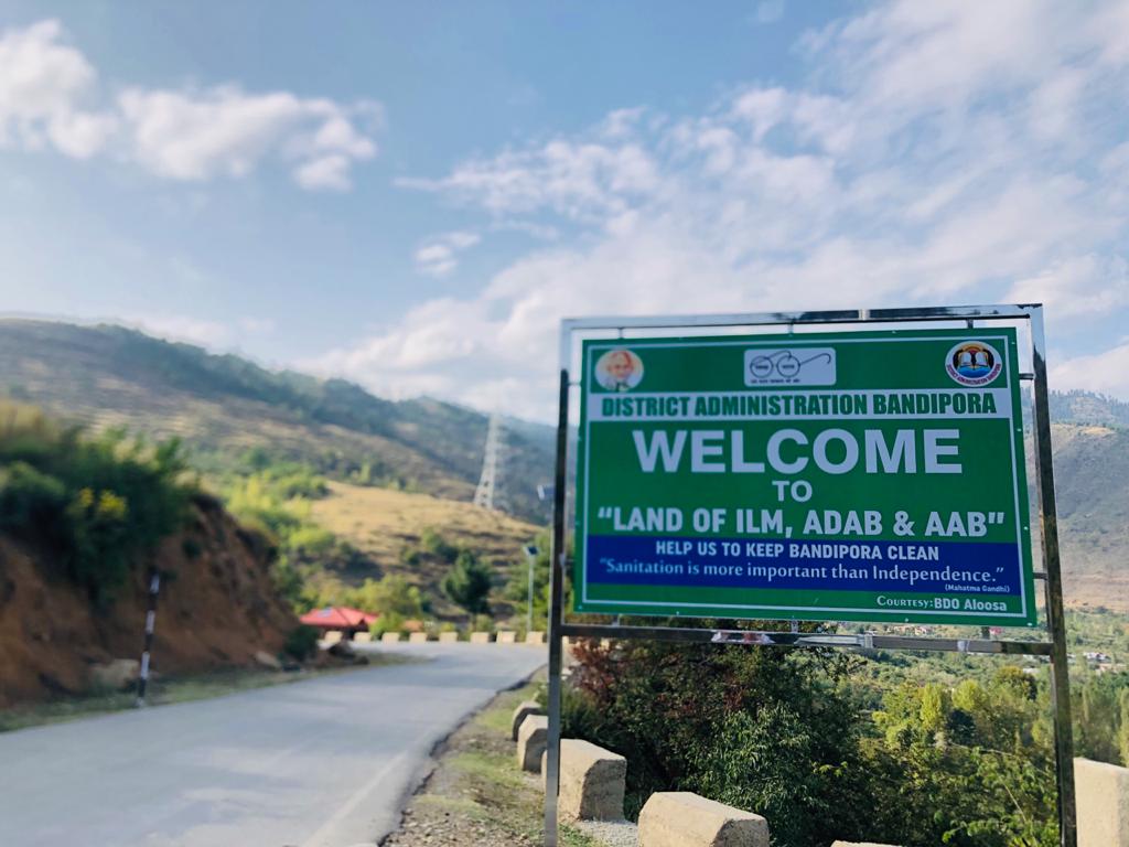 AloosaBlock's tweet photo. As a run-up to "Clean India Programme", besides other activities, the  Beautification of Sopore-Bandipora Road started today by installation of Retro-reflective Sign boards bearing Sanitation/Swachhta slogans. @swachhbharat @dcbandipora @dicbandipora @owais_ias @KashmirRdd https://t.co/XN2D1WcFd1