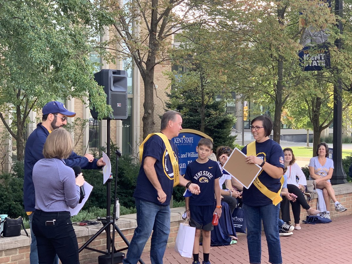 WaltBainey's tweet photo. Fantastic Homecoming activities all Week/end. Thanks @KSUAlumni for having us back as part of the festivities! @MrWilliamsCHS1 and @mcmah01 yes, we kept it classy #KissOntheK Now off to Cbus for band competition #ScarletGuard @crestwood_band https://t.co/FCAm6MedvB