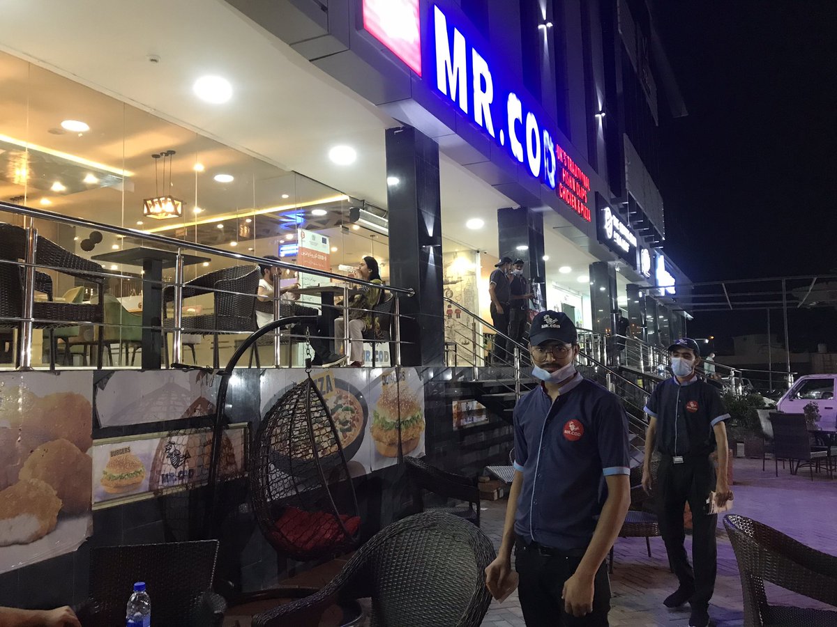 Noorulamin000's tweet image. ان سے ملئیے یہ ہیں آئی ایٹ مرکز میں Mr Cod پر کام کرنے والے محمد ذیشان ، جن  سے لینڈ کروزر نمبر 7707 ہزاروں روپے کا کھانا کھاتے ہوئے ٹرے سمیت بغیر بل دئیے رفو چکر ہو گئی
امید ہے کھانا ہضم ہونے سے پہلے ڈاکٹر  @hamzashafqaat  مناسب علاج کا بندوبست کریں گے