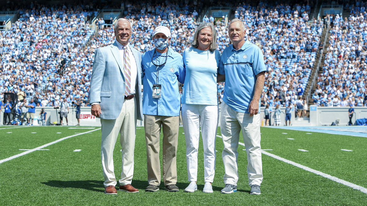UNC_Basketball's tweet photo. Honoring Coach Williams 🤝

#CarolinaFamily https://t.co/Jfx1CdvOW2