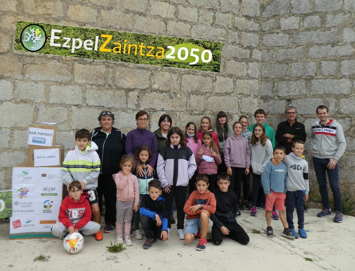 EzpelZaintza's tweet photo. ¡¡Gracias @OpenNatur @algareditorial @lakukula @Iratirratia @rutadeltiempo Bar Pirineo, Apartamento Pirinargi, @Hilarriak  Transportes J.M Garralda, Banún Canán comercio justo de Tudela, @NavarraalNatura Miguel Iriarte @IntiaSa y @Reyno_Gourmet por patrocinarnos la recogida!! https://t.co/5dpiD5Dld0