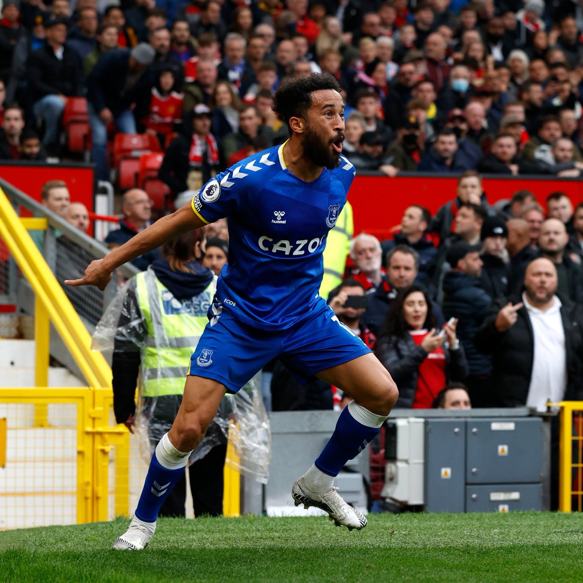 Manchester united everton live. Таунсенд футболист Эвертон. Празднование голов в матче. Манчестер Юнайтед Эвертон. Эвертон празднует.