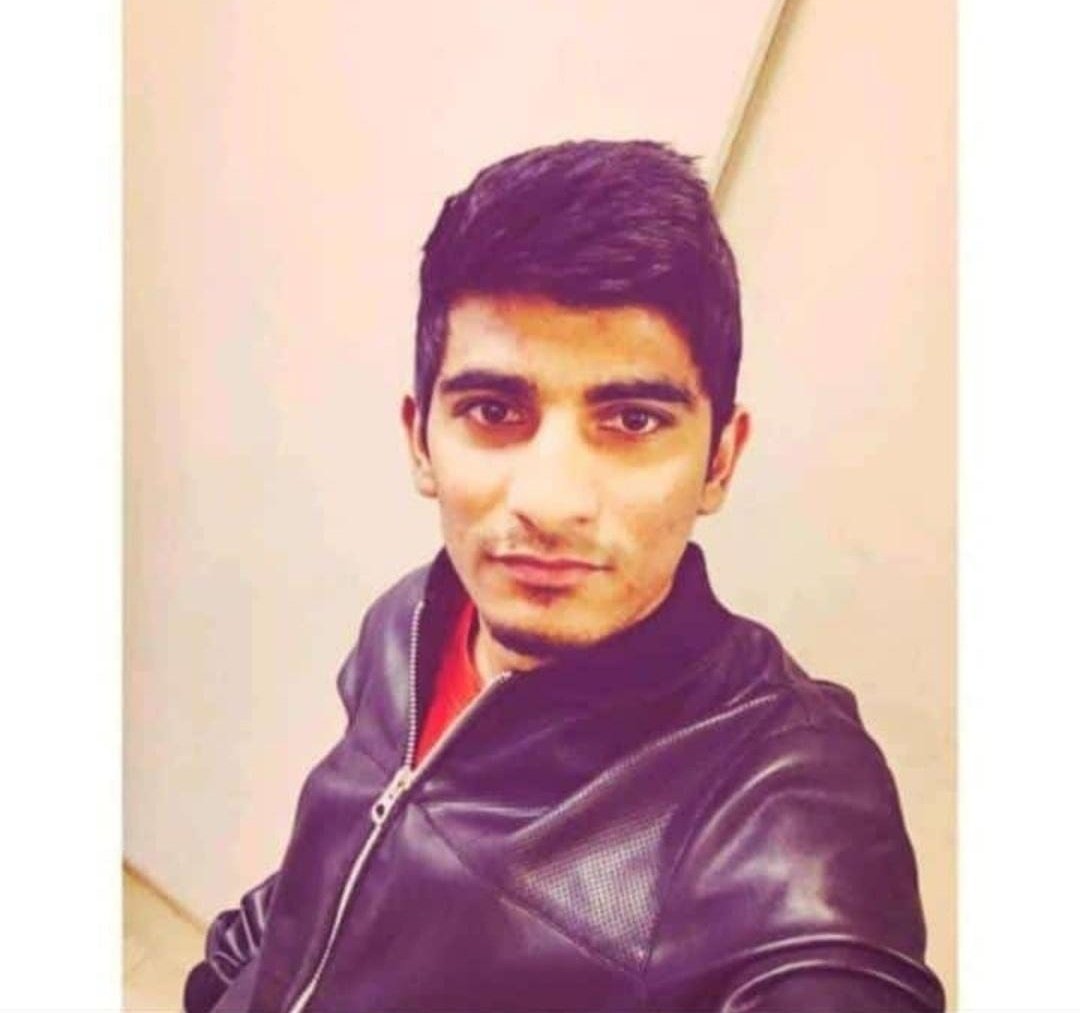 00Aafreen_Shaik's tweet photo. It's not Movie a scene
  Arbaaz, a 25-year-old Muslim man, was brutally murdered by a H!ndu terrorist org, Becoz he was in love with a H!ndu girl. 

How long will Muslims continue to be killed like this? 

When will the law against mob lynching be made?

#JusticeForArbaaz https://t.co/QDoovQerS8