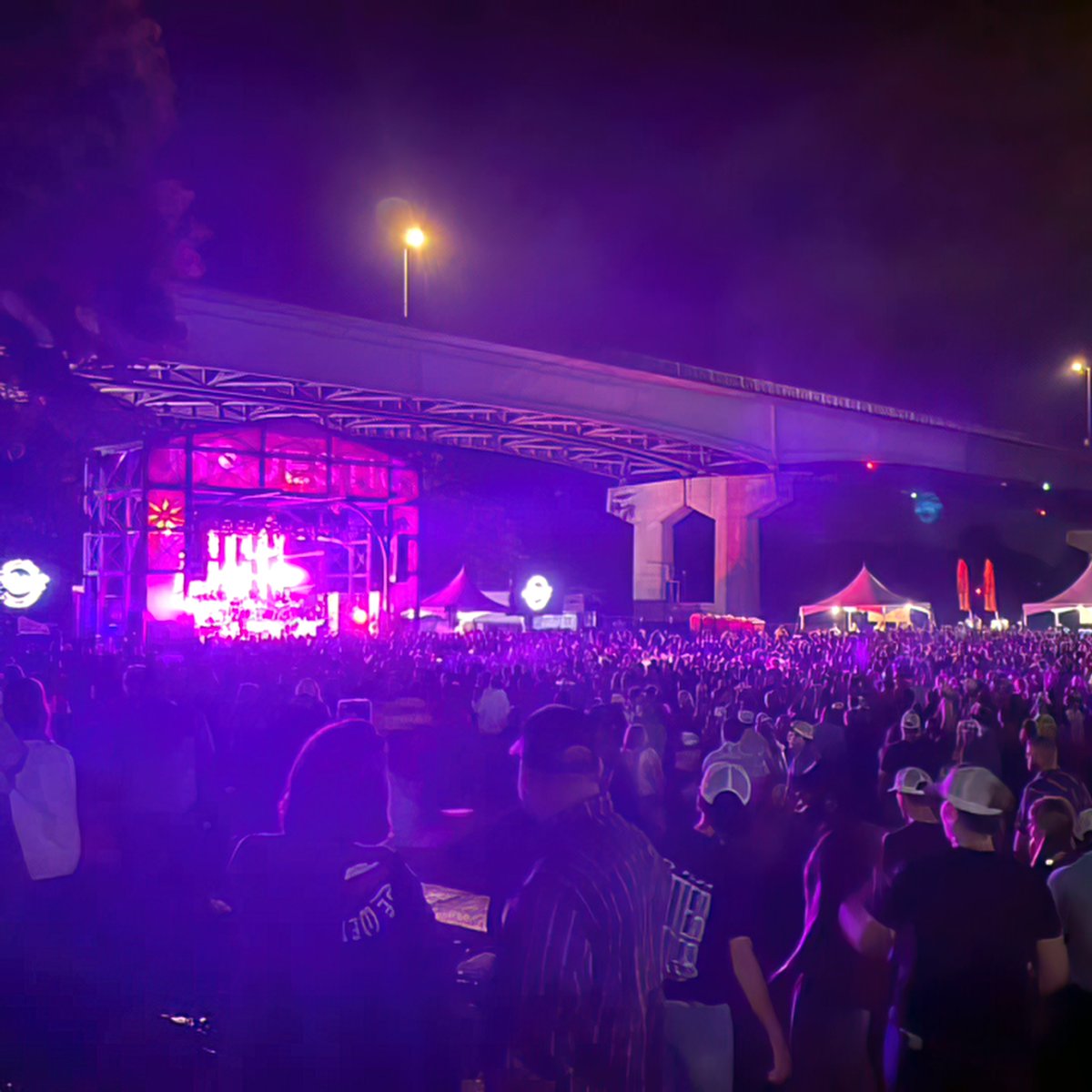 realMaxAvery's tweet photo. Great turnout for the @KoeWetzel concert in #fortsmith #arkansas last night - looking forward to seeing more awesome concerts comiing to downtown #ftsmith https://t.co/ciTjkCaHwf