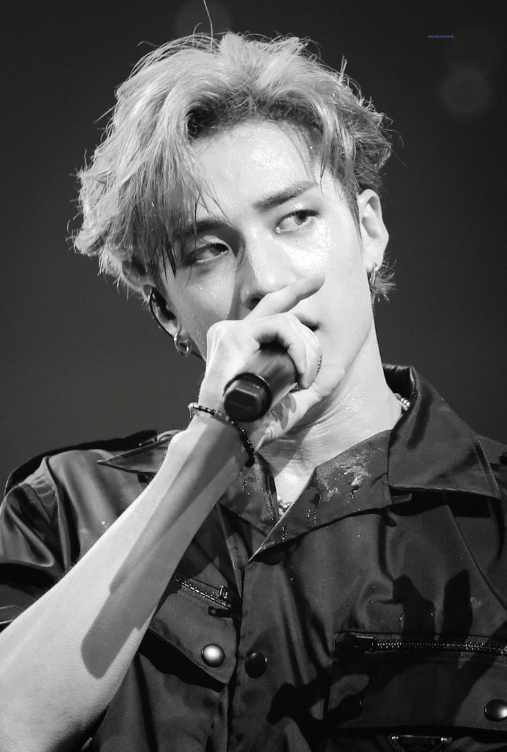 Elli__sta's tweet photo. Happy Birthday, Chan❤❤❤the most beautiful and talented person on the planet, be happy and healthy😘🐺💥🎉🎊☀
#TripleThreatBangChan
#못하는걸_못하는_천리방생일
#HappyBangChanDay
@Stray_Kids https://t.co/eGJ3MprCWM