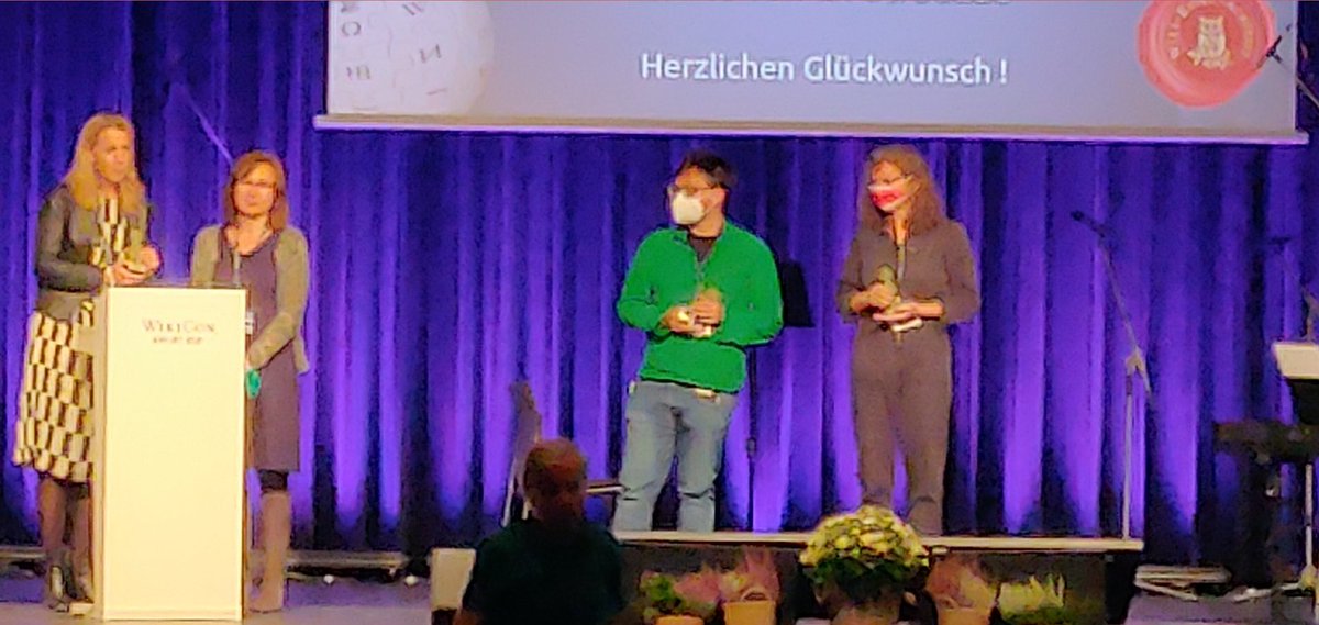 WikimediaDE's tweet photo. Und die WikiProjektEule geht an: #WikilovesBroadcast und die Redaktion vom @ZDF #TerraX 🎉 Glückwunsch! #WikiCon21 https://t.co/ASJe9KZV7g