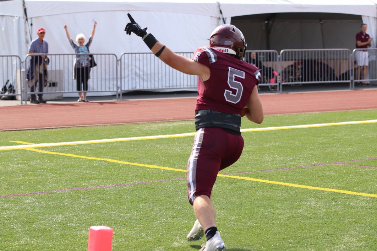 Sykotyk's tweet image. Even more scenes from the first half between Buffalo St. Joseph's and Erie. #36 @PaFootballNews #BeyondTheKeystone @SJCIfootball @Erieroyalsfb @WNYAthletics @wny_football @D10FootballHub @d9and10sports