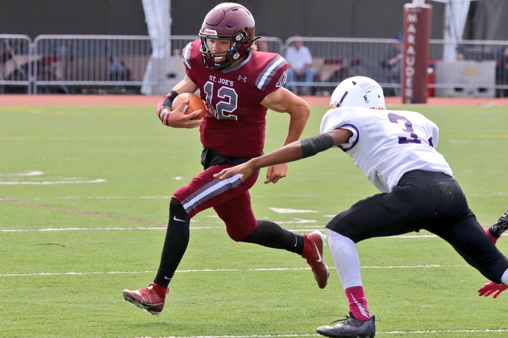 Sykotyk's tweet image. Even more scenes from the first half between Buffalo St. Joseph's and Erie. #36 @PaFootballNews #BeyondTheKeystone @SJCIfootball @Erieroyalsfb @WNYAthletics @wny_football @D10FootballHub @d9and10sports
