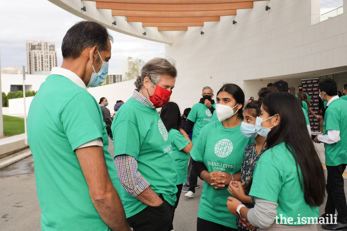 ismailicivic's tweet photo. Ontario really showed us that amazing things happen when we all work together &amp; support each other. Last weekend, over 20,000 items were collected at various drive throughs throughout the region, volunteers collected items to support the settlement of Afghan refugees. 
#GICD https://t.co/lS1ydSbmmL