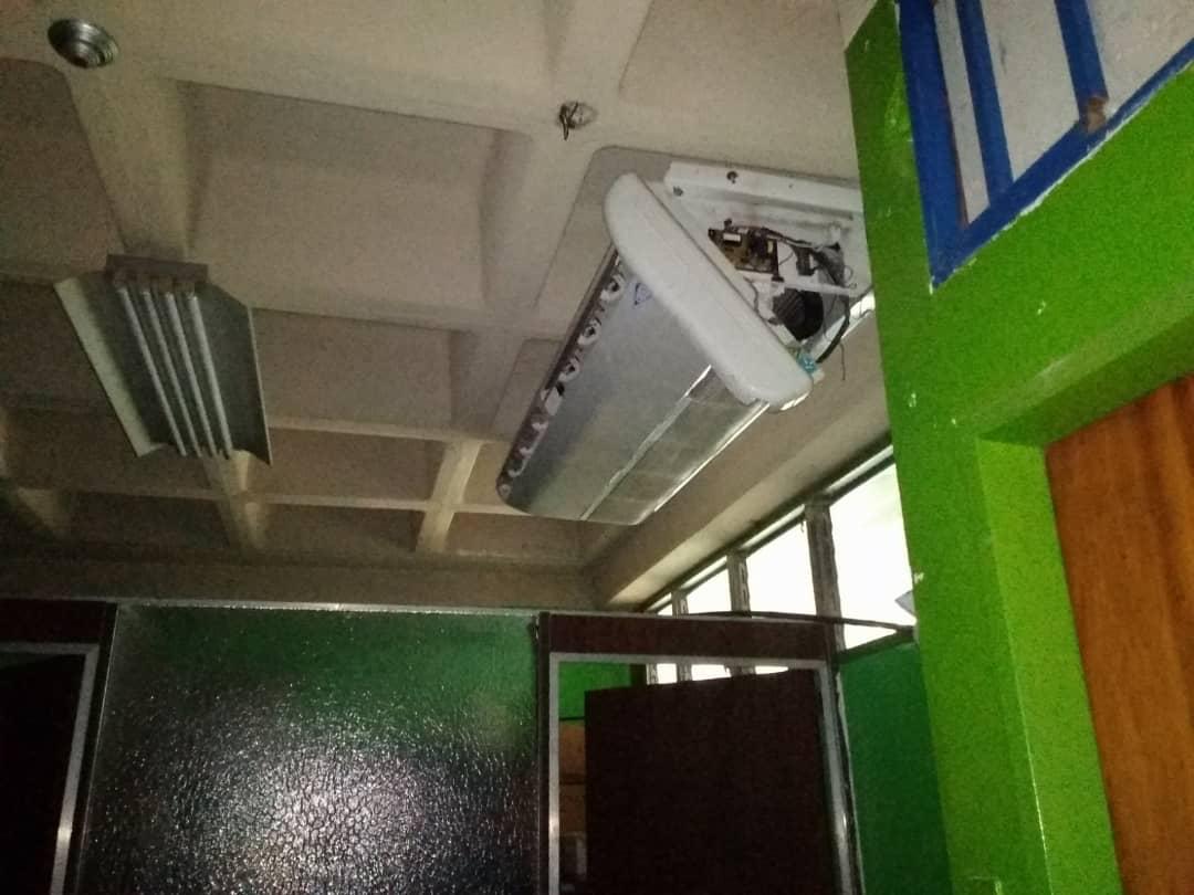ElPitazoTV's tweet photo. #TuPitazo #Aragua | Delincuentes arremetieron nuevamente contra las instalaciones de la Universidad Pedagógica Experimental Libertador (UPEL), ubicada en la Av. Las Delicias, en #Maracay #2Oct - Vía  infociudadano @Concluchino https://t.co/53MxxPeSt1