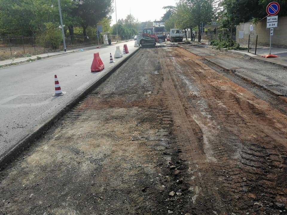 StradeNuoveRoma's tweet photo. Partito ieri il cantiere per la manutenzione straordinaria di Via della Casetta Mattei #stradenuove #StradeNuove #RomaRinasce #romarinasce https://t.co/KBNhXfo2KR