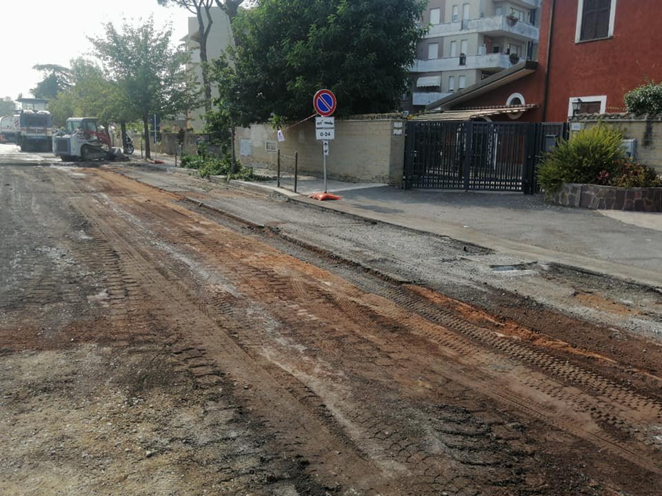 StradeNuoveRoma's tweet photo. Partito ieri il cantiere per la manutenzione straordinaria di Via della Casetta Mattei #stradenuove #StradeNuove #RomaRinasce #romarinasce https://t.co/KBNhXfo2KR