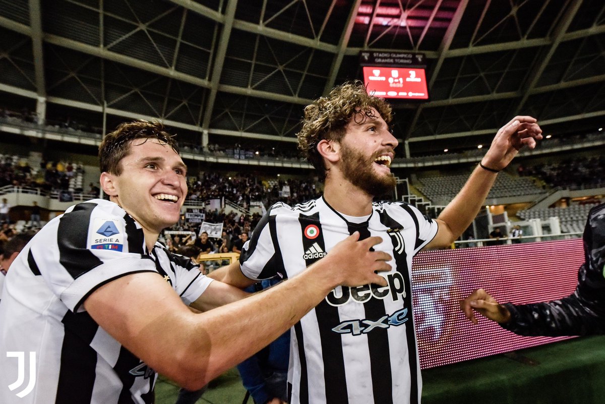juventusfcen's tweet photo. 🎶 “MANUEL, TORINO ESTÁ MUY 𝐋𝐎𝐂𝐀!” 🎶

#ToroJuve #ForzaJuve https://t.co/4KXFP2MVoG