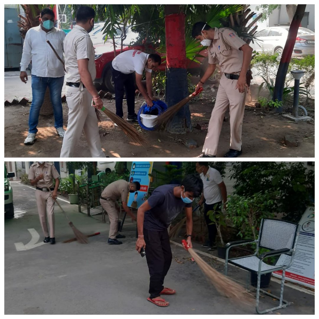 DCP_SHAHDARA's tweet photo. The Father of Nation was remembered Today (Oct 2-Gandhi Jayanthi) by conducting "Swach Bharath"- cleanliness drive  in the all police stations of #ShahdaraDistrict. #Dcp_Shahdara
@CPDelhi
@JointCP_ER
@DelhiPolice https://t.co/cd4IBmnTkl