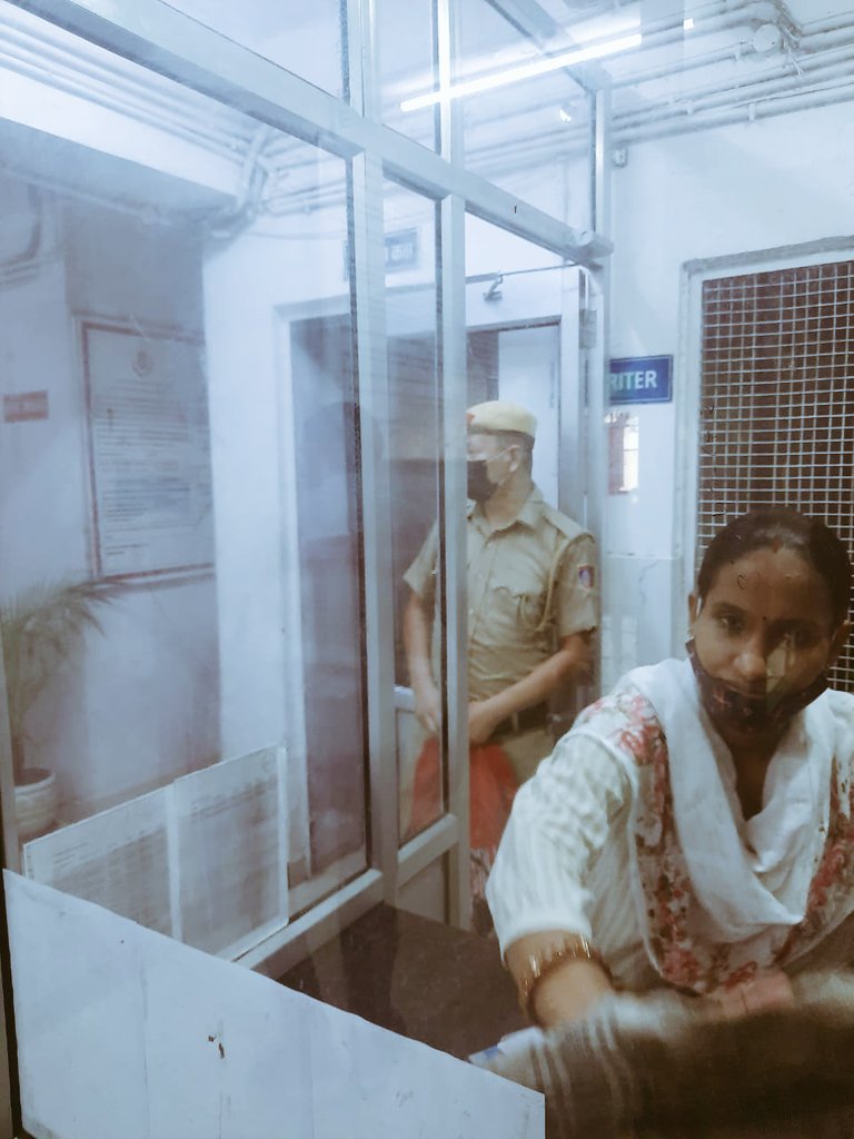 DCP_SHAHDARA's tweet photo. The Father of Nation was remembered Today (Oct 2-Gandhi Jayanthi) by conducting "Swach Bharath"- cleanliness drive  in the all police stations of #ShahdaraDistrict. #Dcp_Shahdara
@CPDelhi
@JointCP_ER
@DelhiPolice https://t.co/cd4IBmnTkl