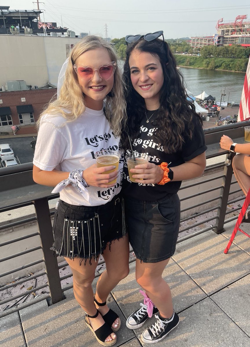 CarlyPrice18's tweet photo. I can’t believe you’re getting married in 7 DAYS!!! https://t.co/UthOsef3wW