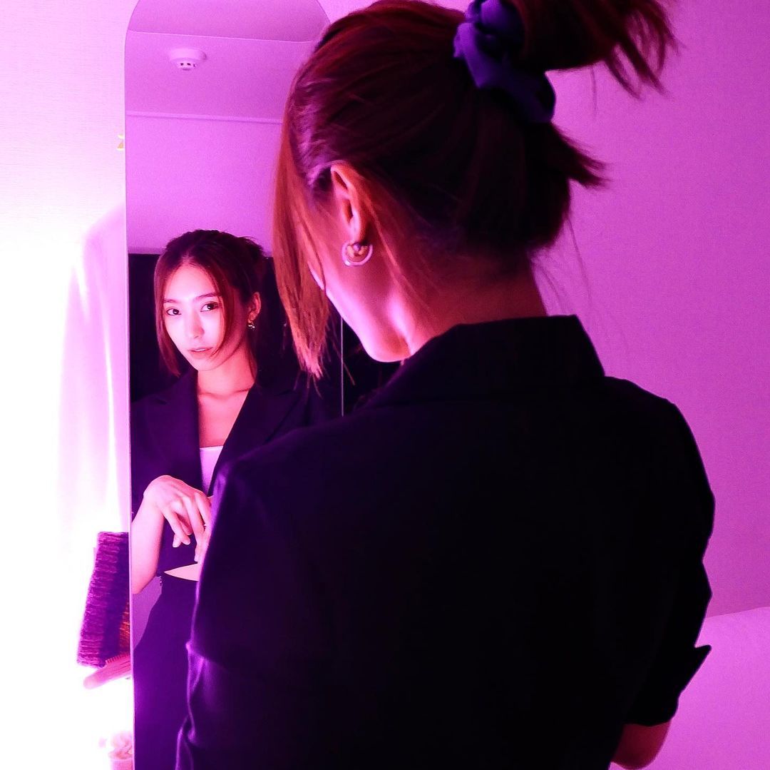 ㅤ  What do mirrors tell?