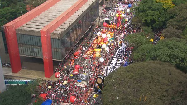 ZambelliCarla_'s tweet photo. G1: "Protesto contra Bolsonaro ocupa Avenida Paulista".

Com faixas, né?

#FiascoGigante https://t.co/aaIQydhkiK