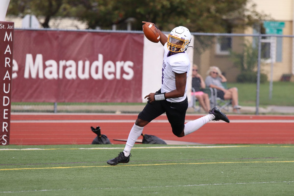 Sykotyk's tweet image. Denzil Driver with a 48 yard TD run. Kick is good. Erie leads Buffalo St. Joseph's, 28-7 with 10:06 left in the third quarter. @PaFootballNews #BeyondTheKeystone @SJCIfootball @Erieroyalsfb @WNYAthletics @wny_football @D10FootballHub @d9and10sports