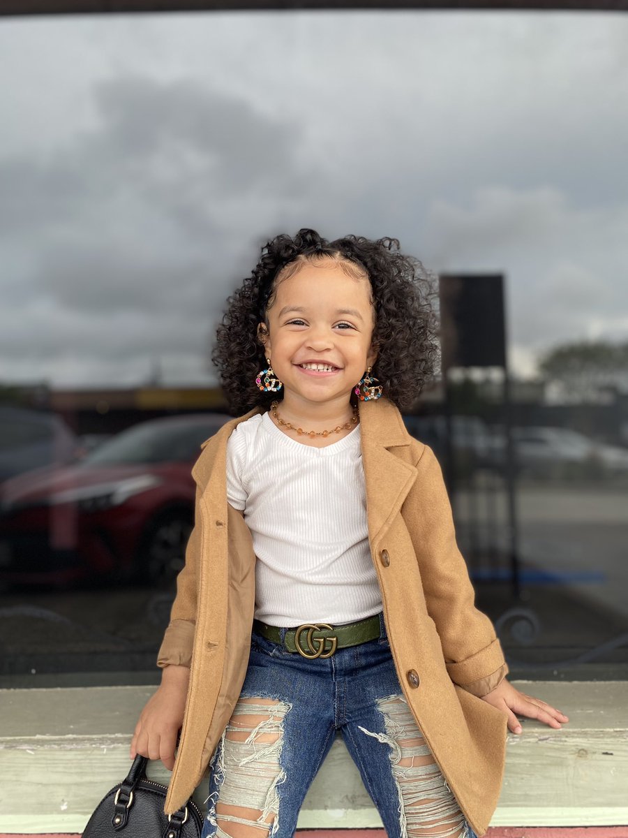 ThatSetter's tweet image. Posting these everywhere because I'm obviously obsessed 💁🏾‍♀️✨🤍