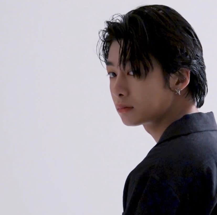 EBOYIMCKYUN's tweet photo. model? did you mean chae hyungwon https://t.co/qUc1irB0Ot