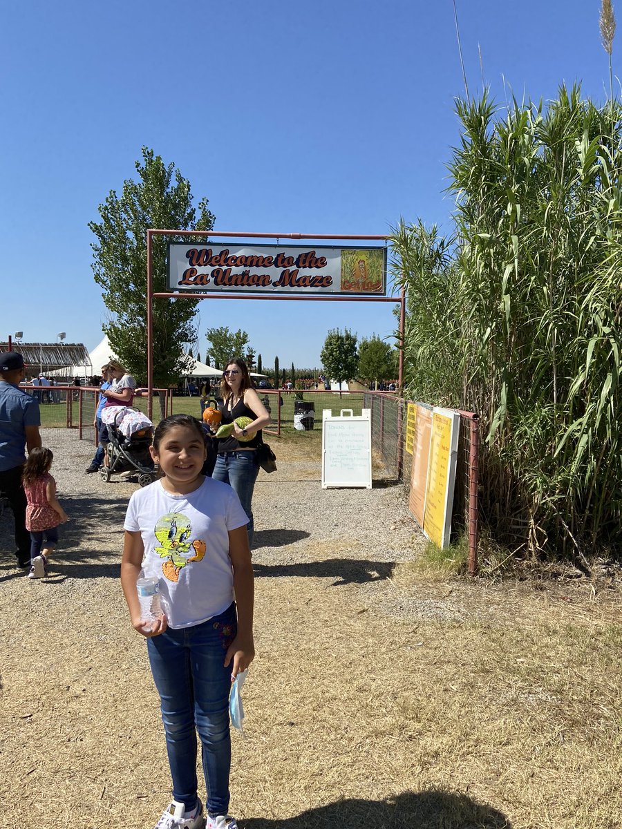 jencreports's tweet photo. Already lost 2 minutes into the corn maze. Just about ready to call the corn cops 🌽 👮♂️ #LaUnionMaze
#Falltivities https://t.co/Xhv1Zp0y2M