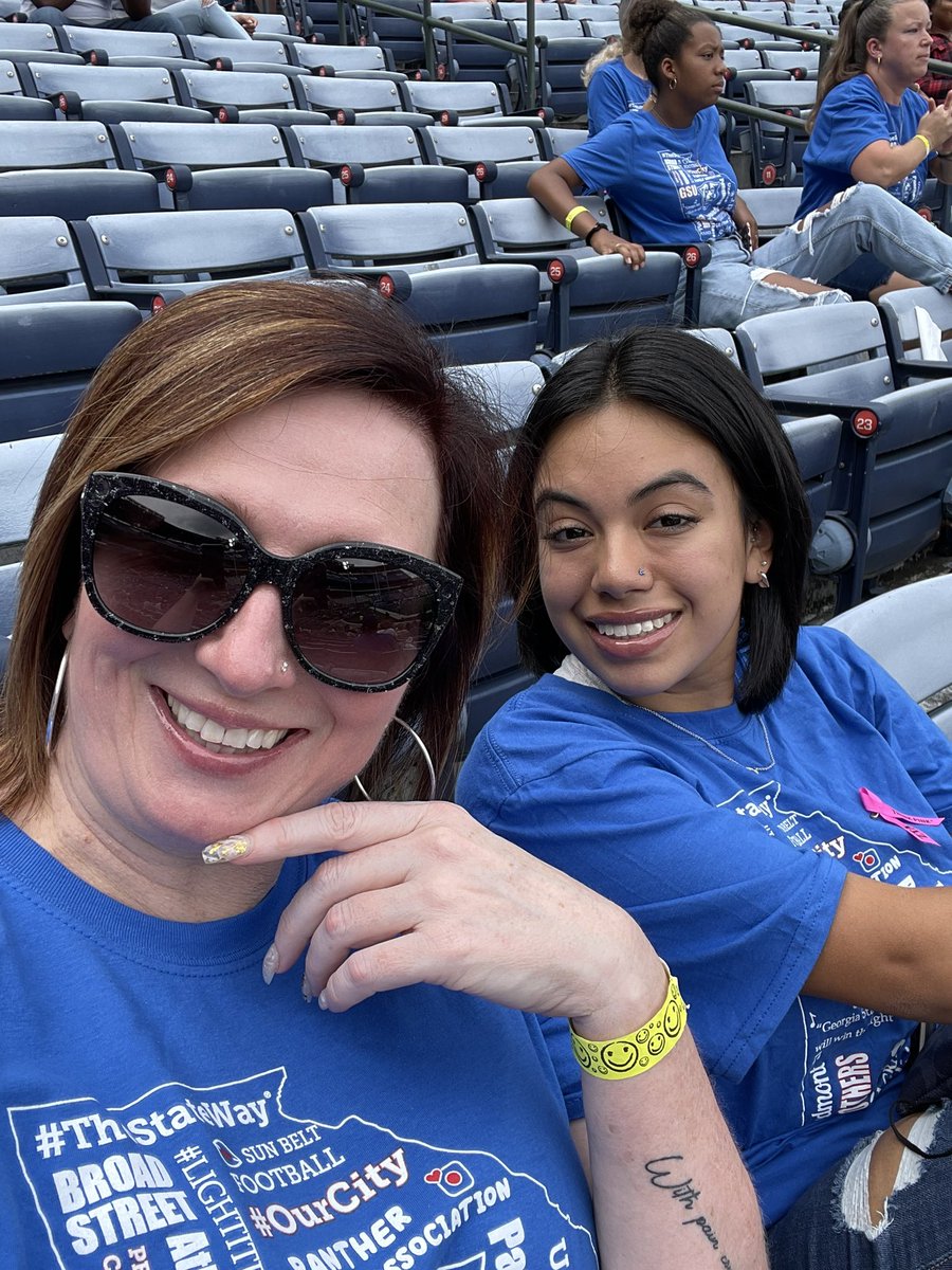 Felmoral's tweet photo. #OurCity #SoundTheHorn Let’s go PANTHERS! https://t.co/yUyjWIBtHd