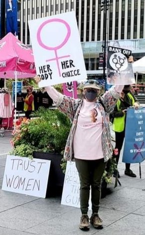 CLighthall's tweet photo. What do you mean you don't recognize me? Photo credit @UWSCincy #BansOffOurBodies https://t.co/LoaCjiIL31