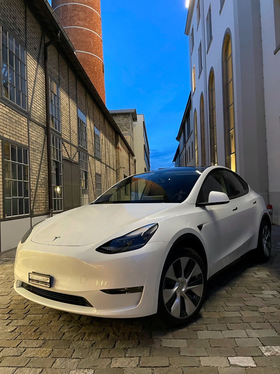 Got my Model Y this week - this car is an absolute love affair 🤍

Congrats Tesla on the released delivery numbers - you guys rock 🚀

#Tesla $TSLA #ModelY #Stormtrooper