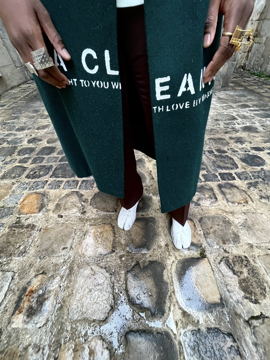 drmaxwelljr's tweet photo. Paris Fashion Week 2021 @lacleanic https://t.co/xoOGd86agR