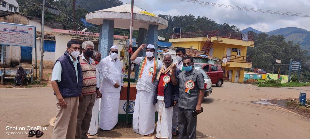 INCNilgiris's tweet photo. On occasion of #GandhiJayanti , 
#LalBahadurShastriJayanti &amp; 
#Kamarajar anniversary @INCNilgiris #Manjoor congress committee commemorated it

#INCNilgiris 

@INCIndia @INCTamilNadu @KS_Alagiri @dineshgrao @K_T_L @PriyaNashmikar @dnagarajm17 @GaneshmlaR @manesh_redefine https://t.co/TnSfv0HDMt